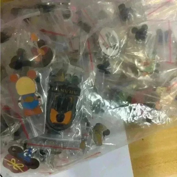 Lot of 25 Disney Pins – No Duplicates! Perfect for Collectors or Trading - Picture 2 of 3